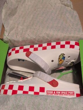 CROCS X Toy Story Pizza Planet M7/W9